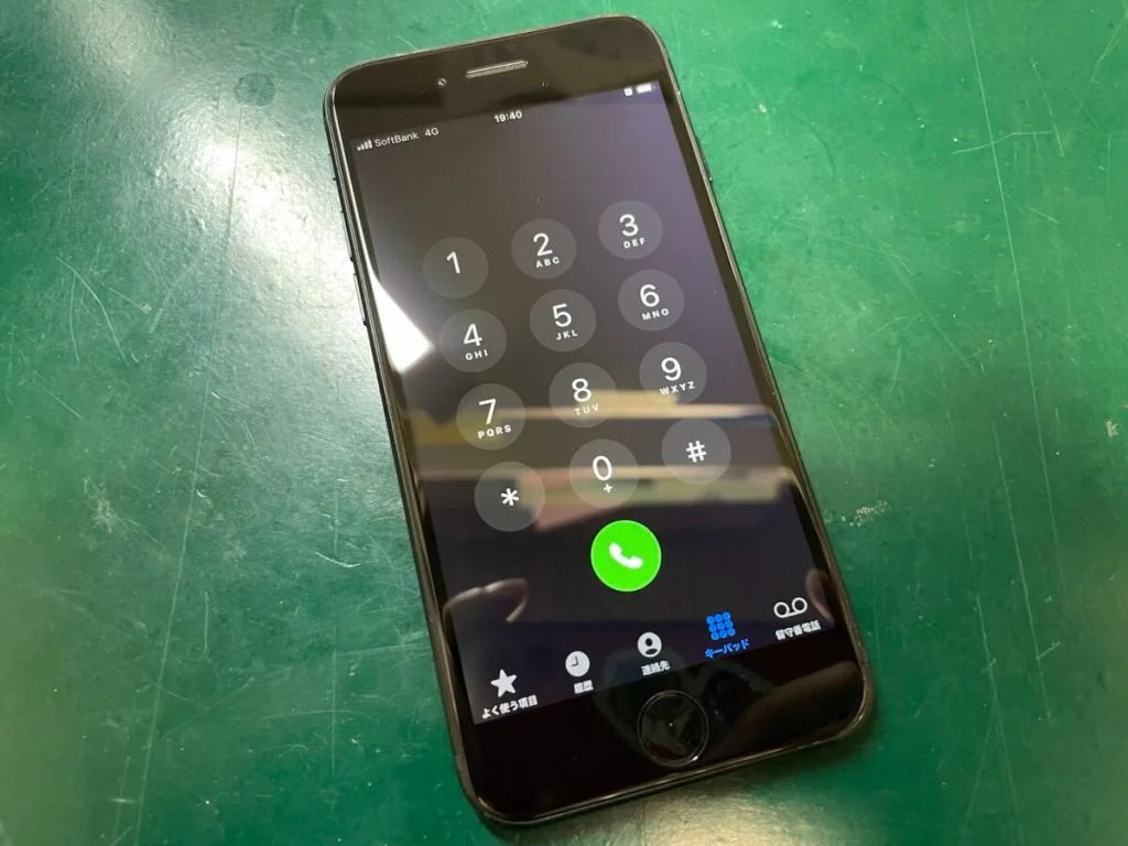 iPhone 12 Pro Max 液晶修理 — 修理の様子