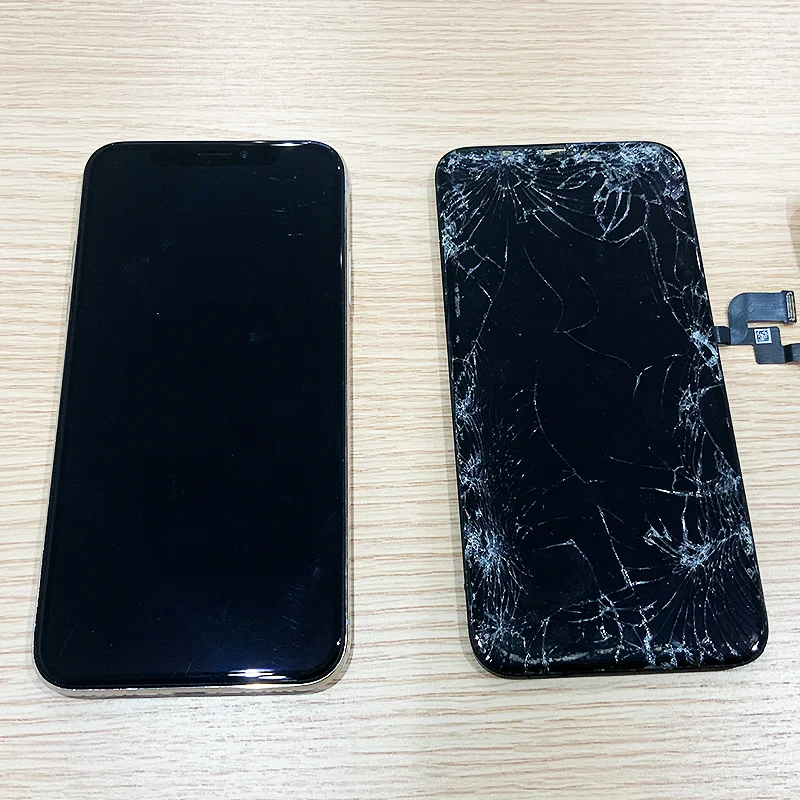 ZTE Libero Flip 液晶修理 — 修理の様子