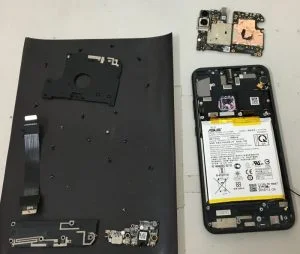 ZenFone 2 ZE551ML 水濡れ・浸水修理 即日対応 水没修理 — 修理の様子