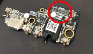 ZenFone 4 Max ZC520KL 水没修理 — 修理の様子