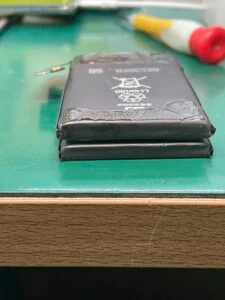 Google Pixel 8 Pro バッテリー交換 — 修理の様子