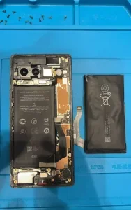 Google Pixel 4 バッテリー交換 — 修理の様子