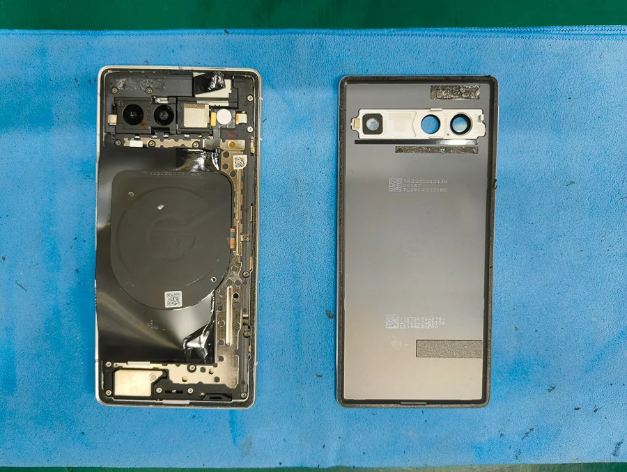 Google Pixel 4a (5G) バッテリー交換 — 修理の様子