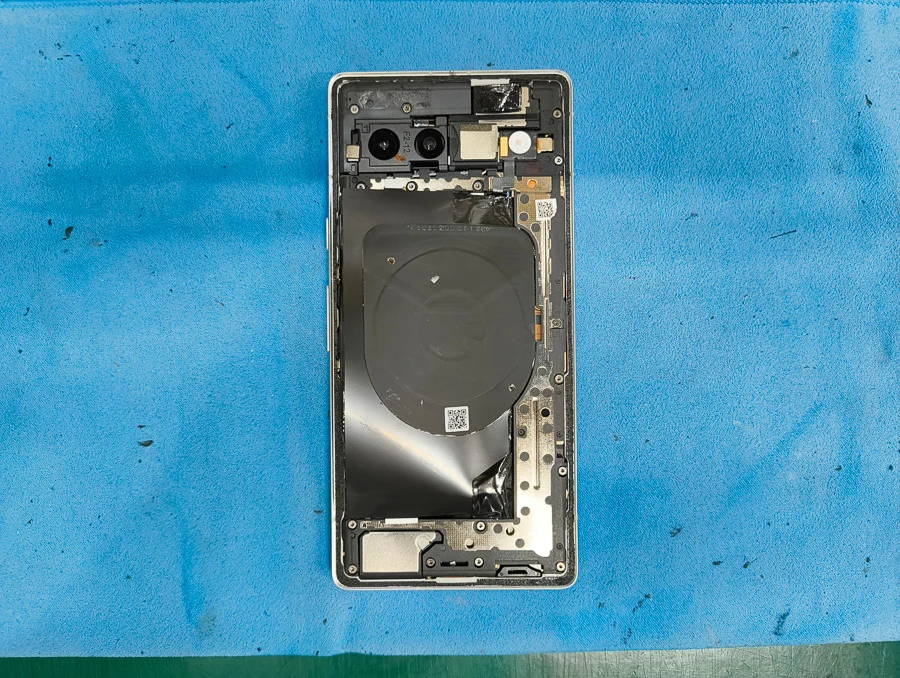 Google Pixel 3a XL バッテリー交換 — 修理の様子