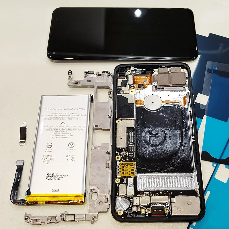 Google Pixel 8a バッテリー交換 — 修理の様子