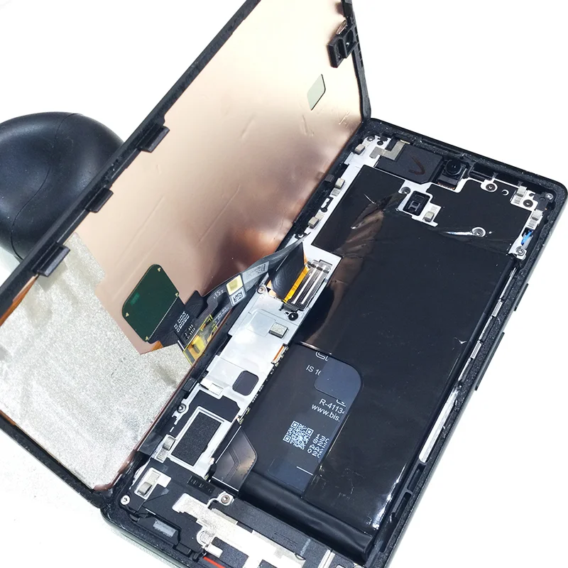 Google Pixel 8 バッテリー交換 — 修理の様子