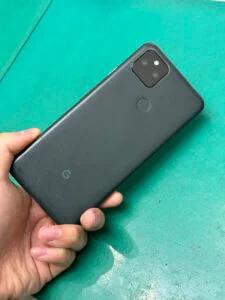 Google Pixel 4 XL 通信修理 — 修理の様子