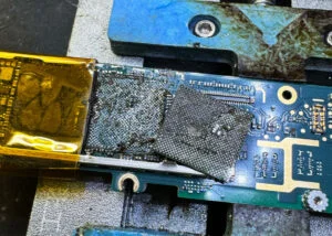 Google Pixel 7 Pro 起動不良修理 — 修理の様子