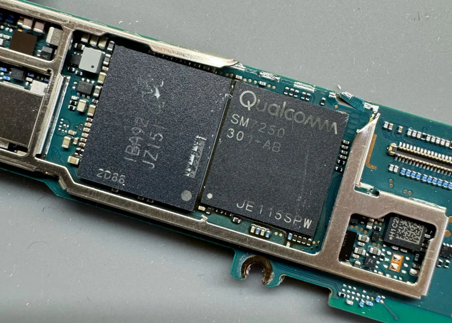 Google Pixel 2 XL 起動不良修理 — 修理の様子