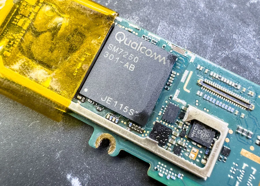 Google Pixel 7 Pro 基板修理 — 修理の様子