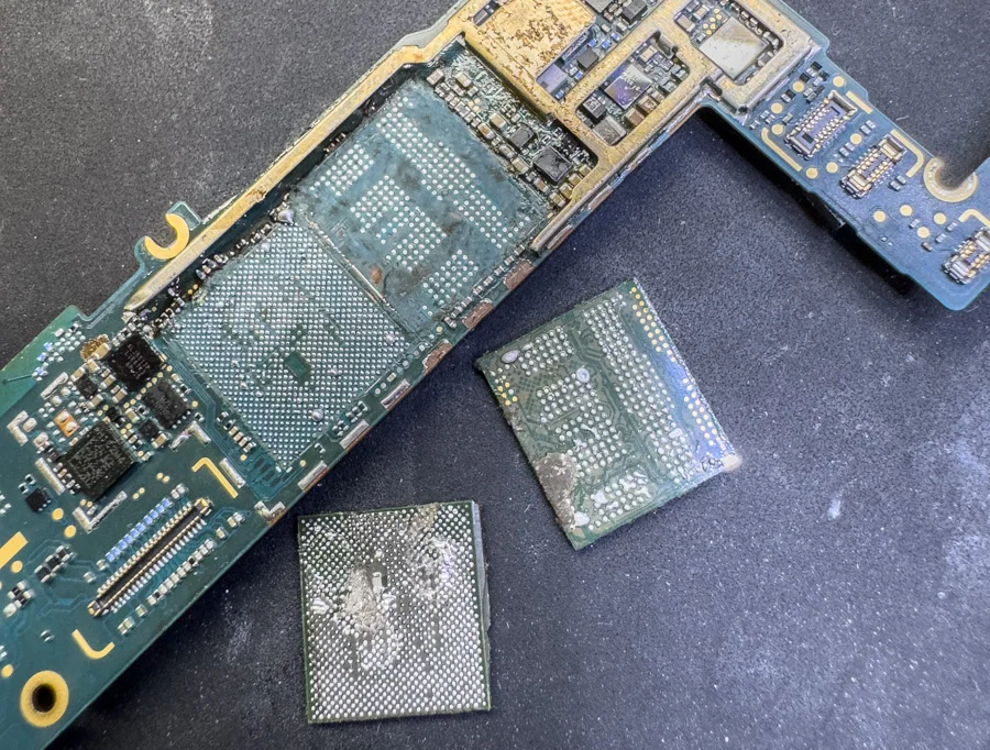 Google Pixel 4a データ復旧 — 修理の様子