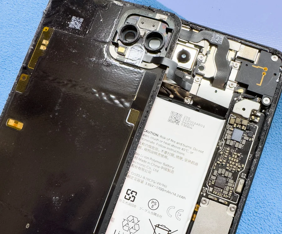 Google Pixel 5a データ復旧 — 修理の様子