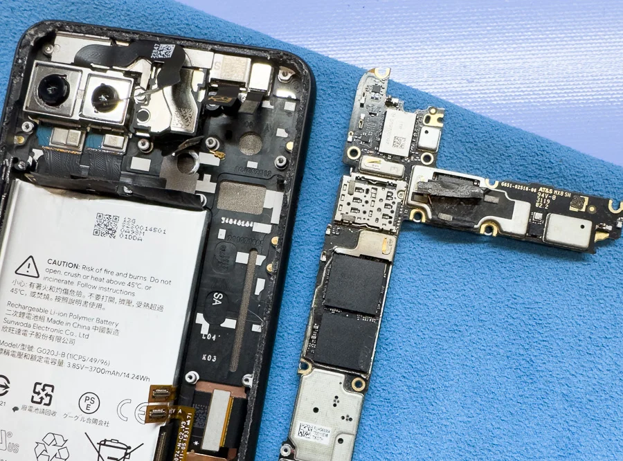 Google Pixel 6 Pro システム修復 — 修理の様子