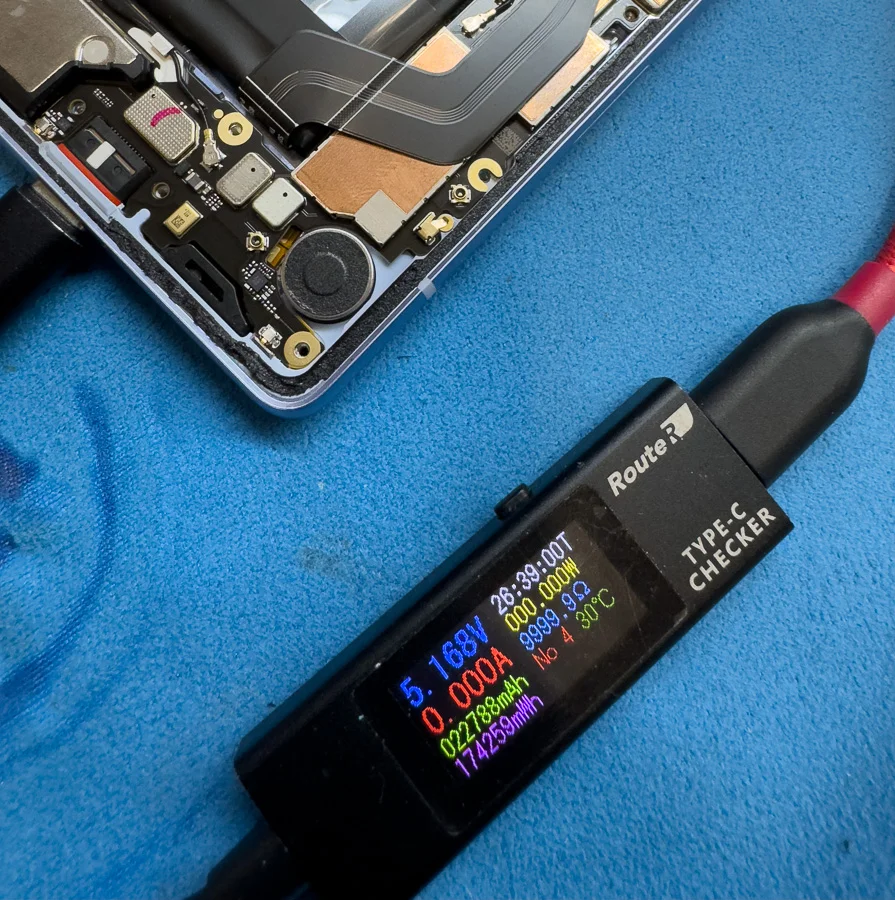 Google Pixel 4 基板修理 — 修理の様子