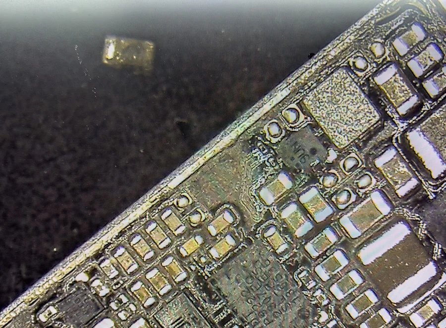 Google Pixel 6 起動不良修理 — 修理の様子