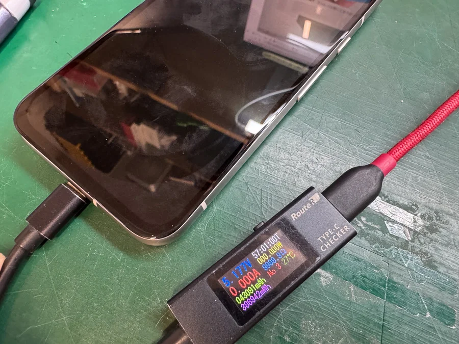 Google Pixel 4a システム修復 — 修理の様子