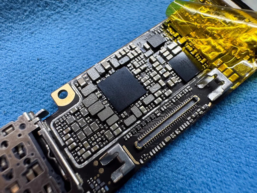 Google Pixel 6 WiFi修理 — 修理の様子