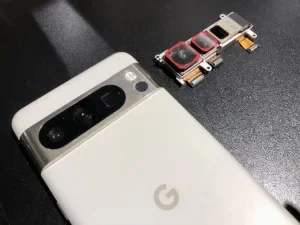 Google Pixel 8 カメラ修理 — 修理の様子