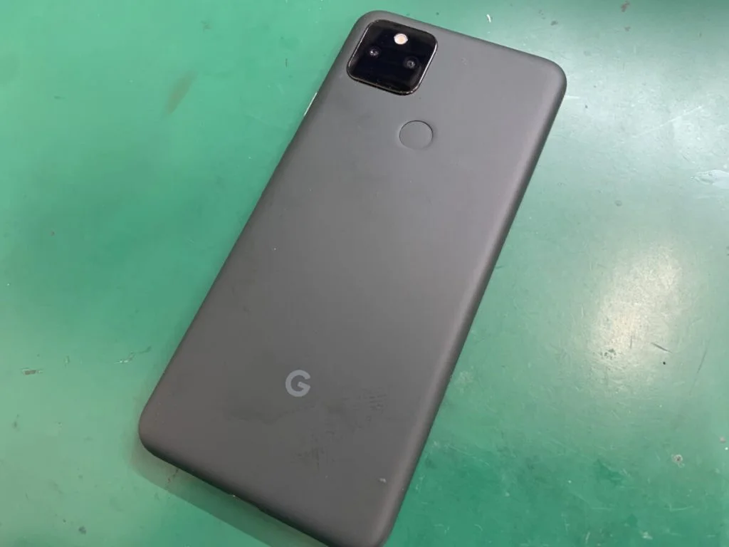 Google Pixel 5a 液晶修理 — 修理の様子