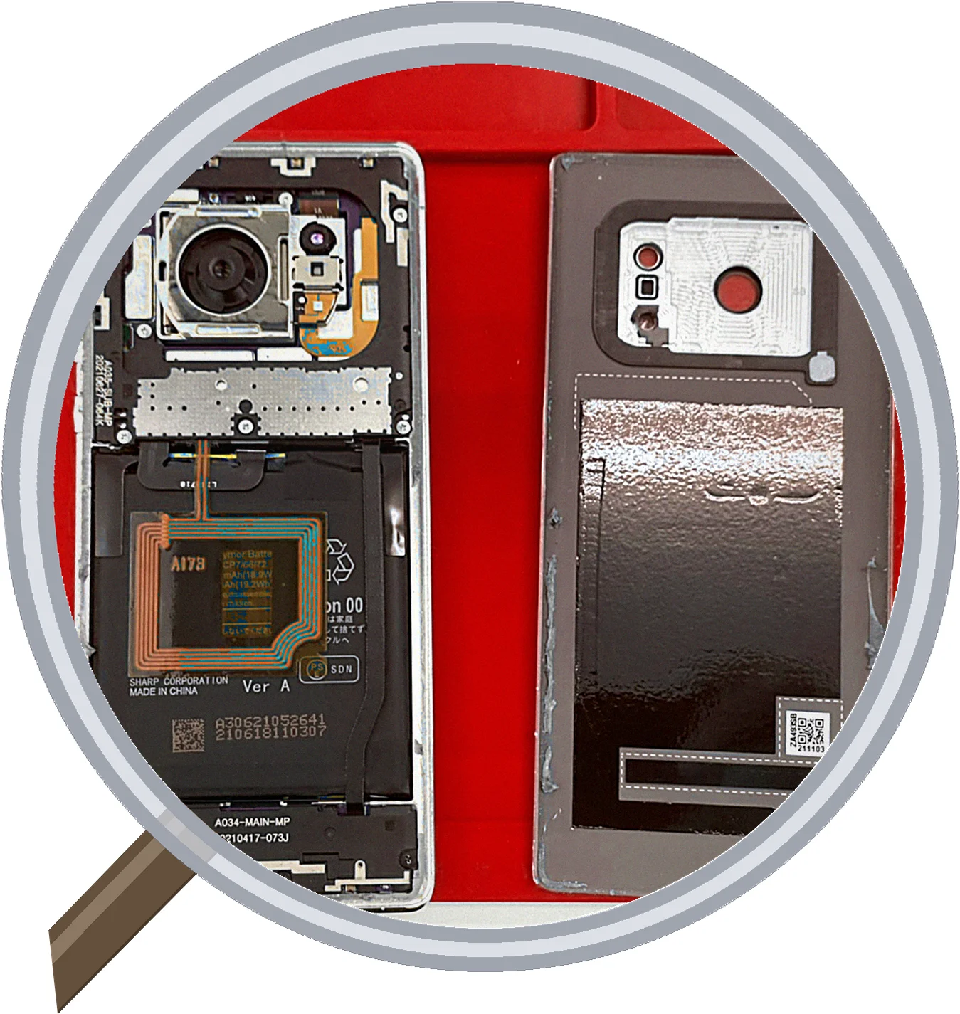 AQUOS R6のバッテリー交換 40分で完了！データそのまま修理 — 修理の様子