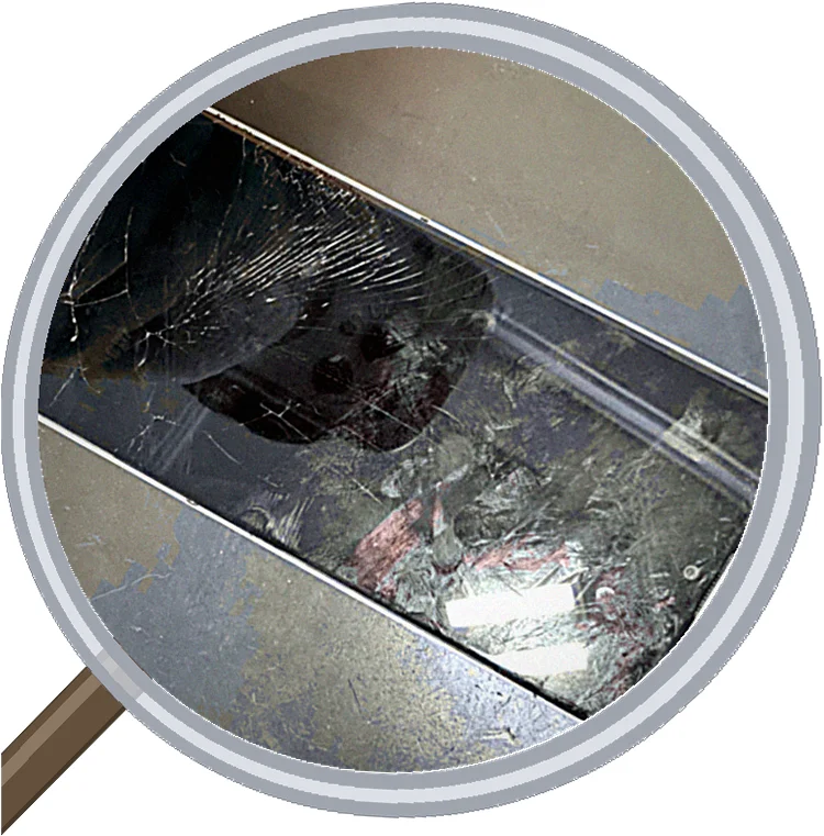 飛び込み修理で大活躍！割れて映らないXperia AceⅡの液晶パネル交換 — 修理の様子