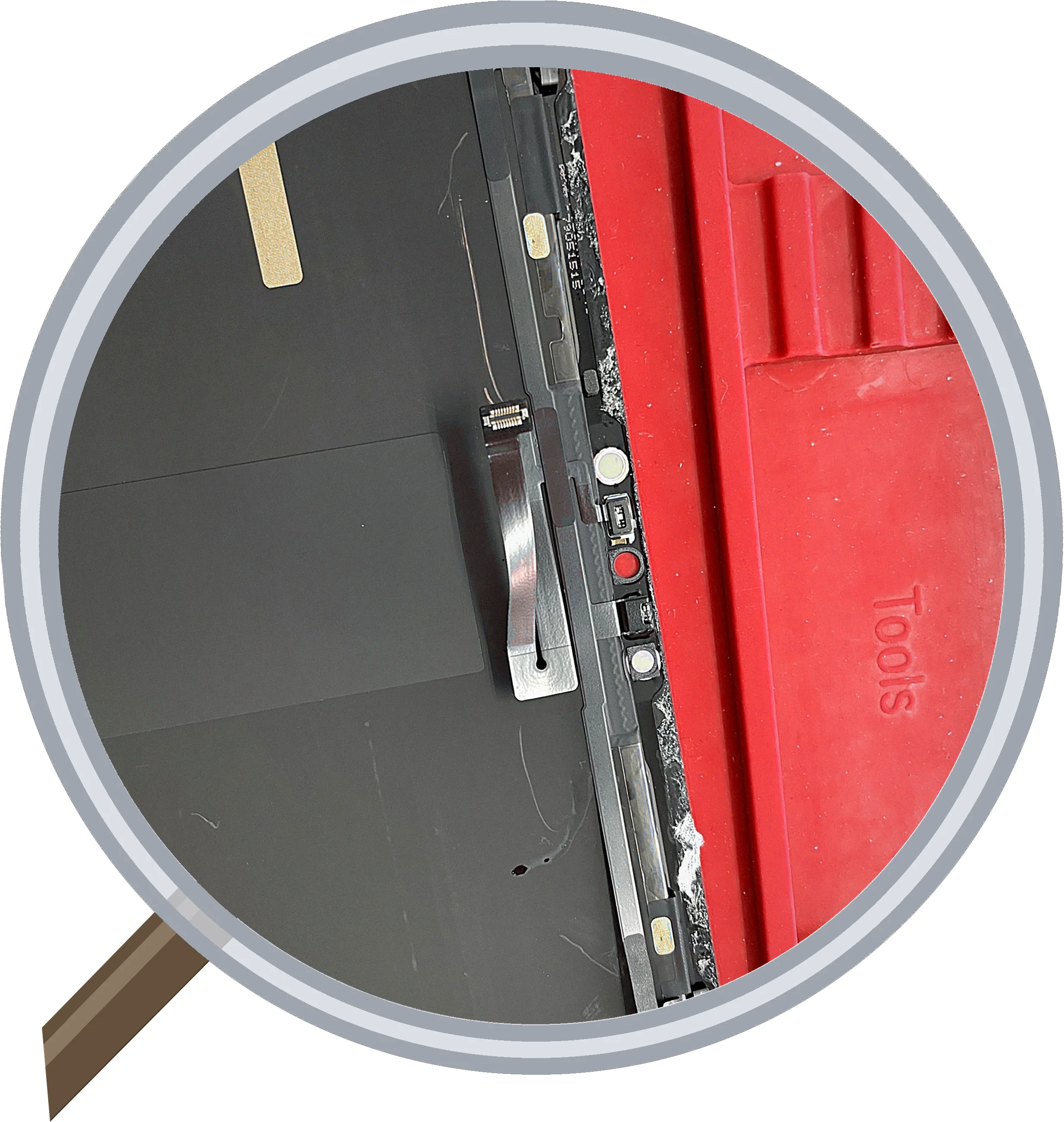 iPad画面割れ修理でよくあるトラブル！機種の確認方法をお教えします — 修理の様子