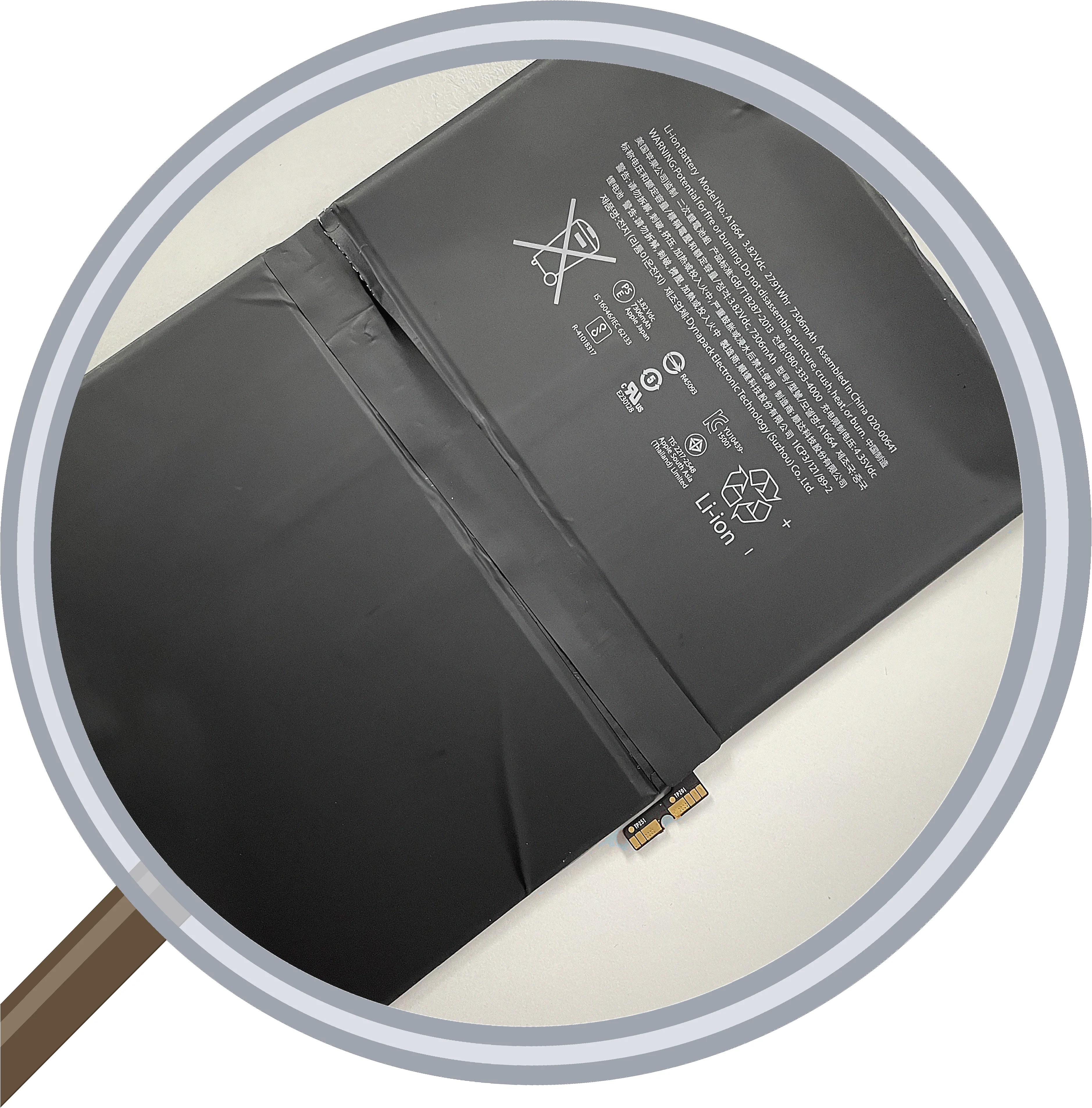 放置していたiPad Pro 9.7が復活！バッテリー交換で見事に蘇った事例 — 修理の様子