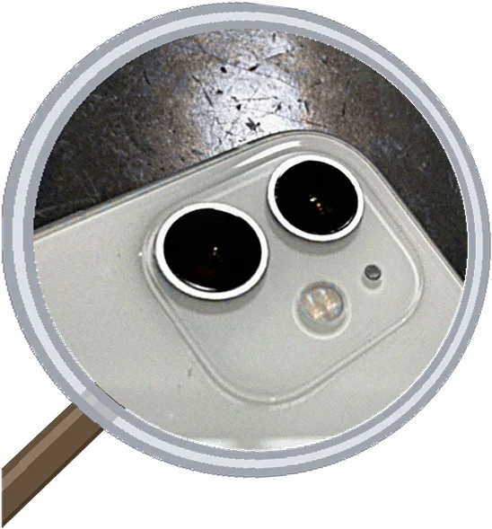 iPhone 11のリアカメラが真っ暗で撮影できなくなった落下損傷を修理 — 修理の様子