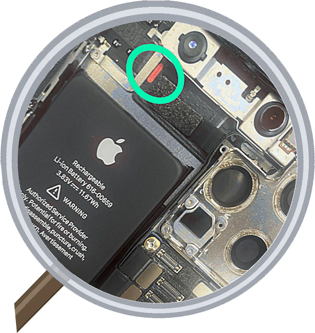 海水で故障…でもデータは救えた！iPhone 11 Pro水没トラブルの修理事例 — 修理の様子