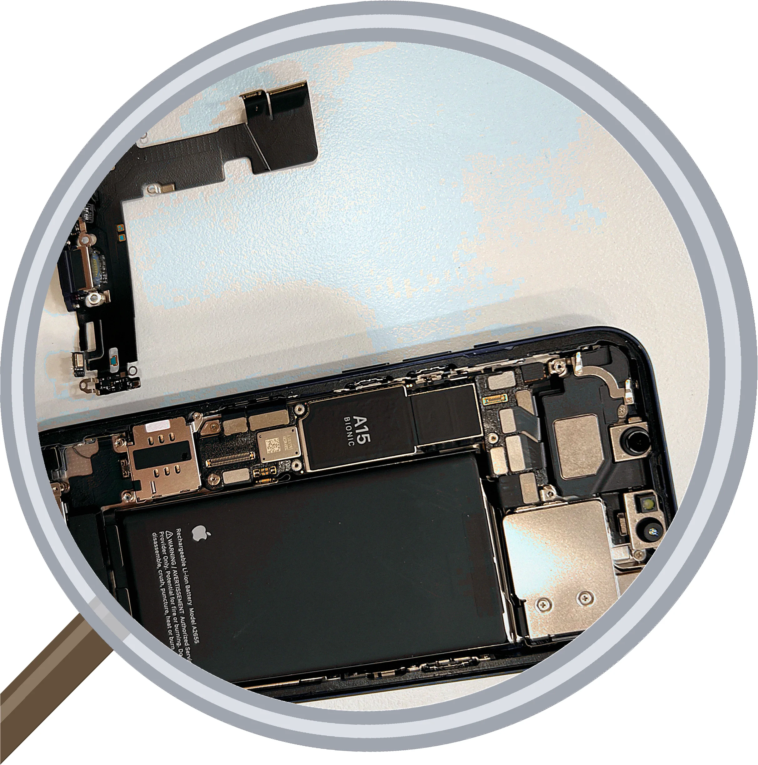 修理現場からみた中古スマホのリスク｜よくある問題点を紹介 — 修理の様子