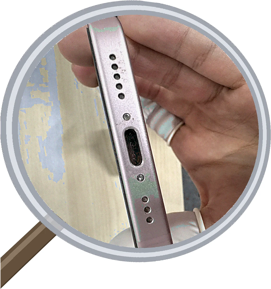 iPhone 15 USB-C 充電トラブルと修理|大阪松屋町スマエキ — 修理の様子