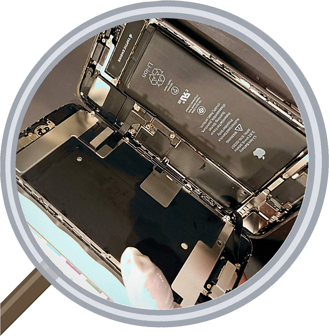 iPhone 8 バッテリー交換 — 修理の様子