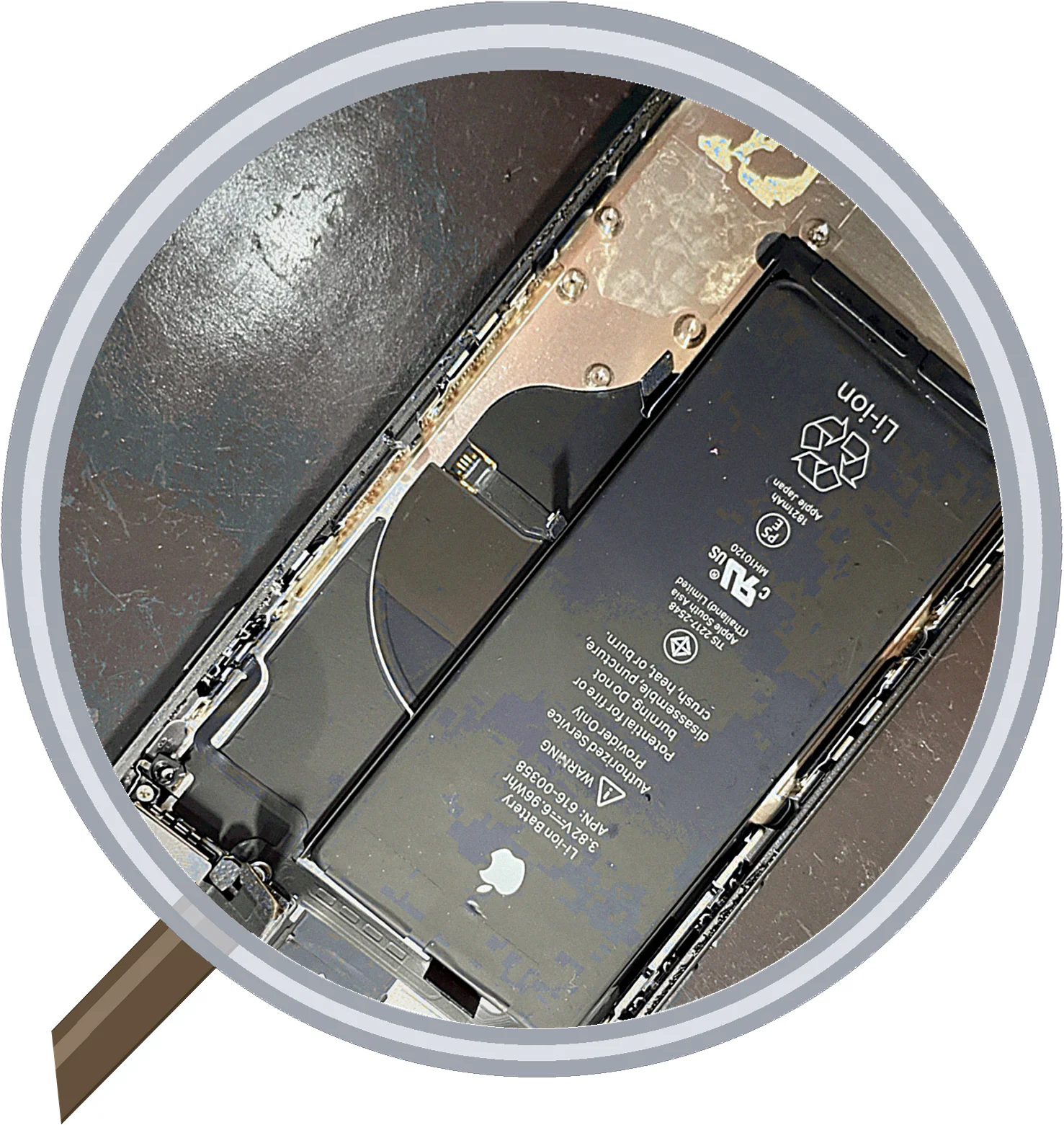 iPhone 8のワイヤレス充電のメリットとデメリット — 意外と知られていない機能について — 修理の様子