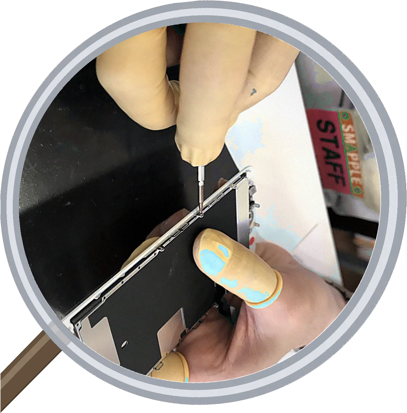 iPhone 8の画面割れ—ガラス損傷でも液晶無事なら軽症、15分で修理完了 — 修理の様子