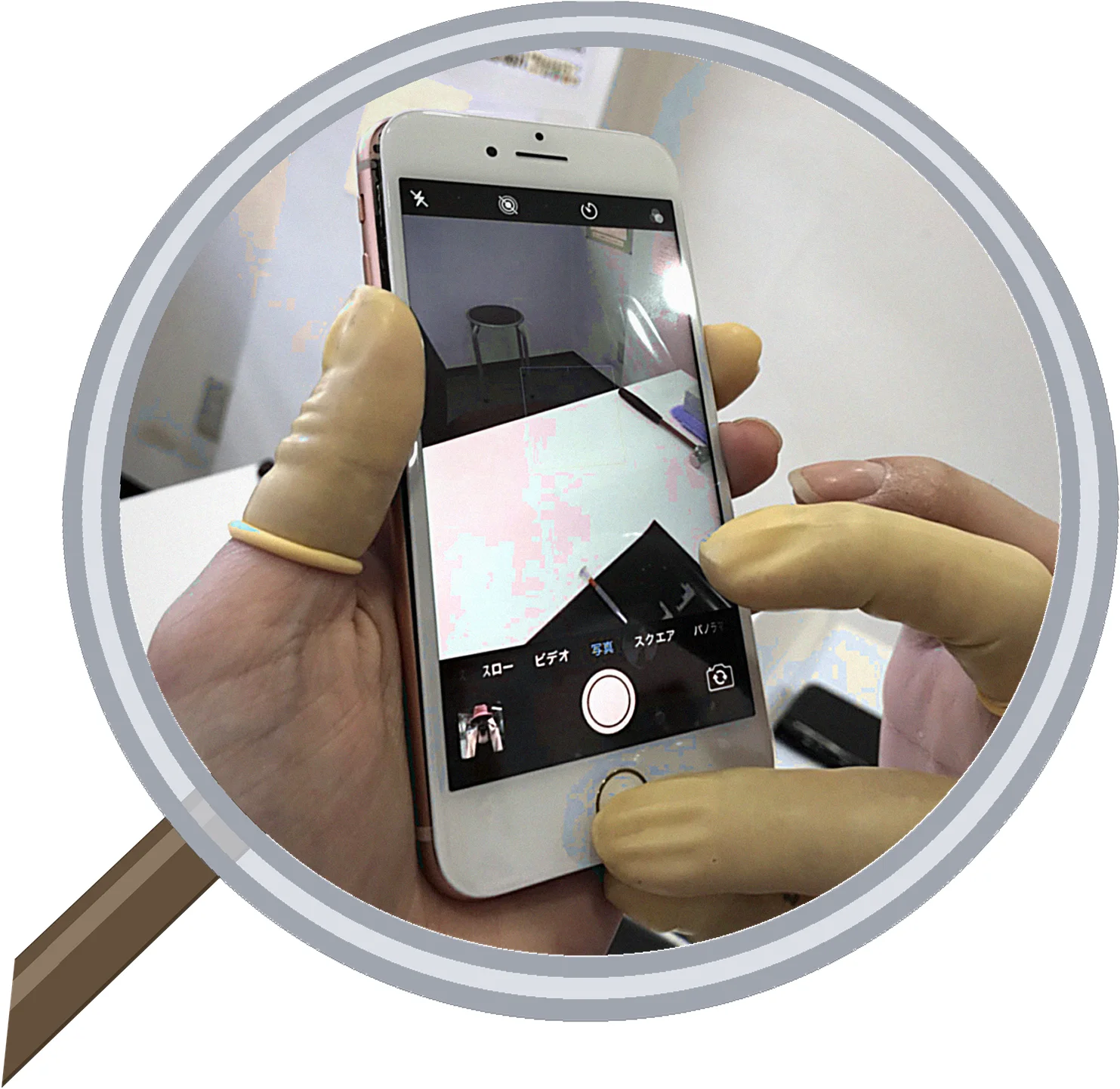 【iPhone 8】落とした際に画面と液晶が割れて、表示がぶれた状態に【データ保持で即日修理完了】 — 修理の様子