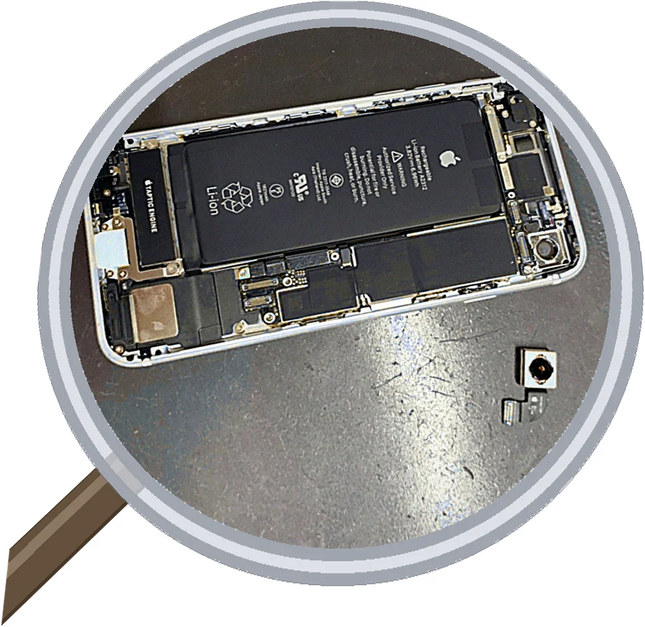 iPhone SE(第2世代)のリアカメラが真っ暗で撮影できず、ライトも反応しなくなったケース — 修理の様子