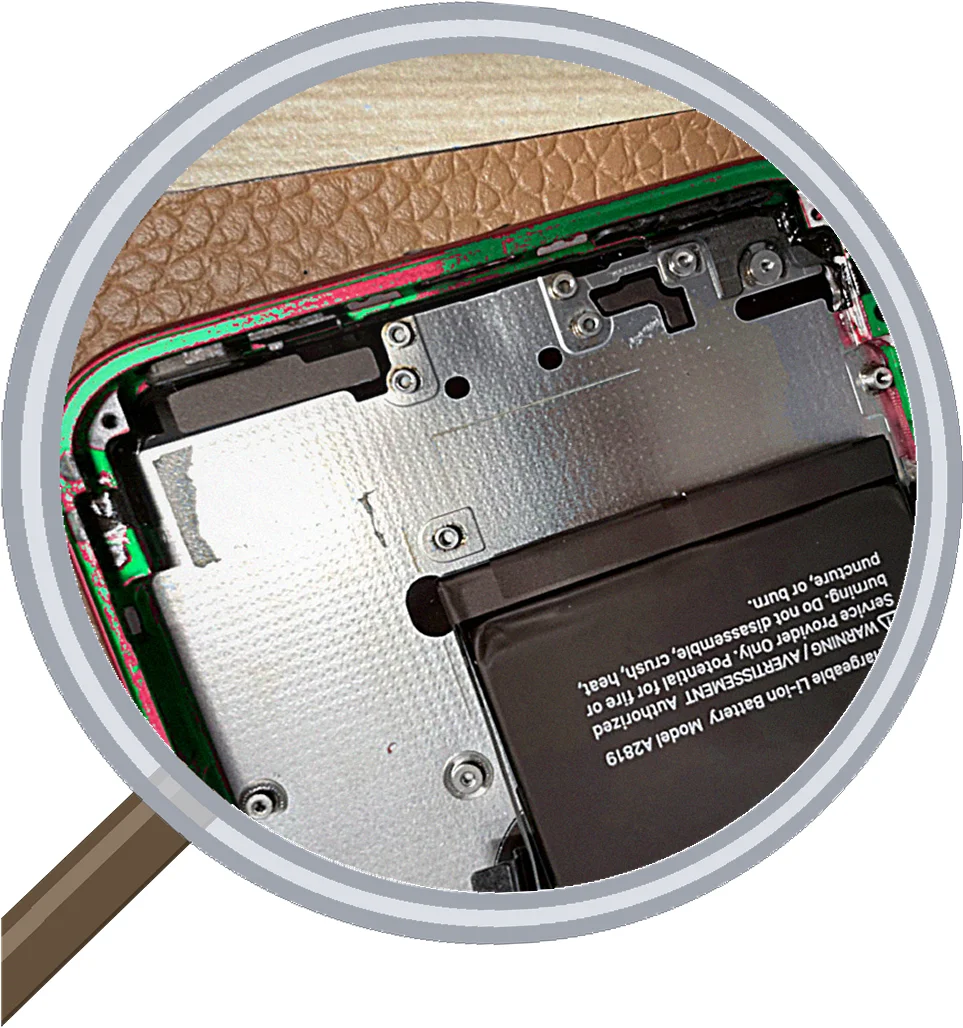 iPhone SE 充電トラブル時の対処方法 — 修理の様子