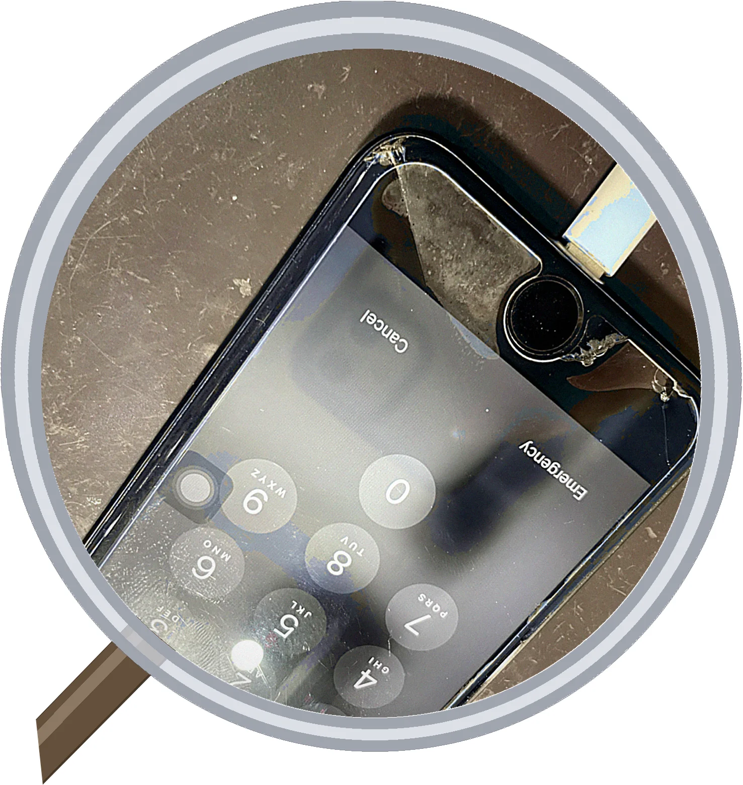 充電ができなくなったiPhoneSE — 修理の様子