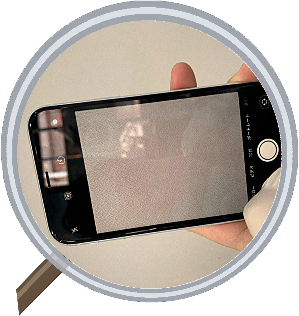 iPhone XRのリアカメラが真っ黒で撮影できない、フラッシュライトも機能しない — 修理の様子