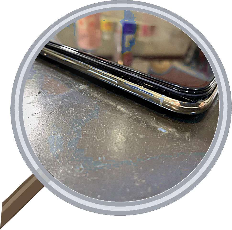 ものすごく画面が浮いているiPhone Xのバッテリー交換 — 修理の様子