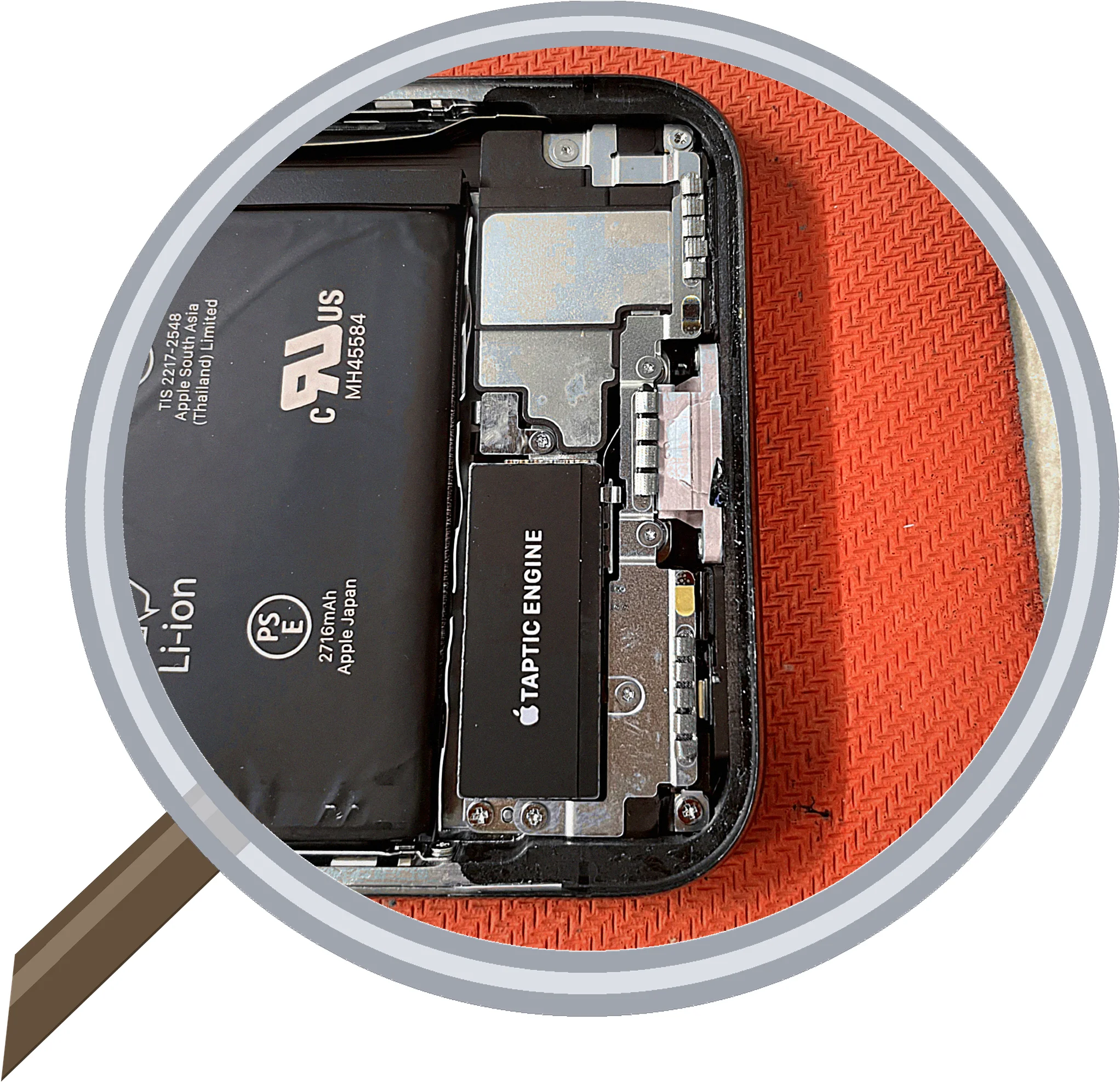 iPhone Xが充電できない時にチェックすべき7つのポイント — 修理の様子