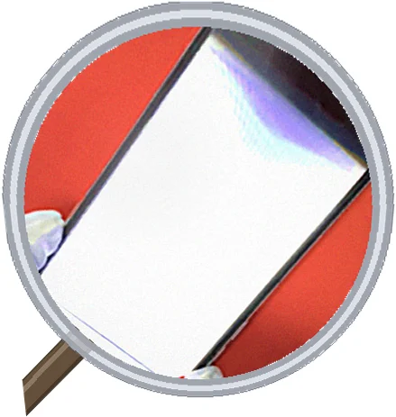 割れたディスプレイから縦線が出ていたiPhoneXの画面修理事例 — 修理の様子