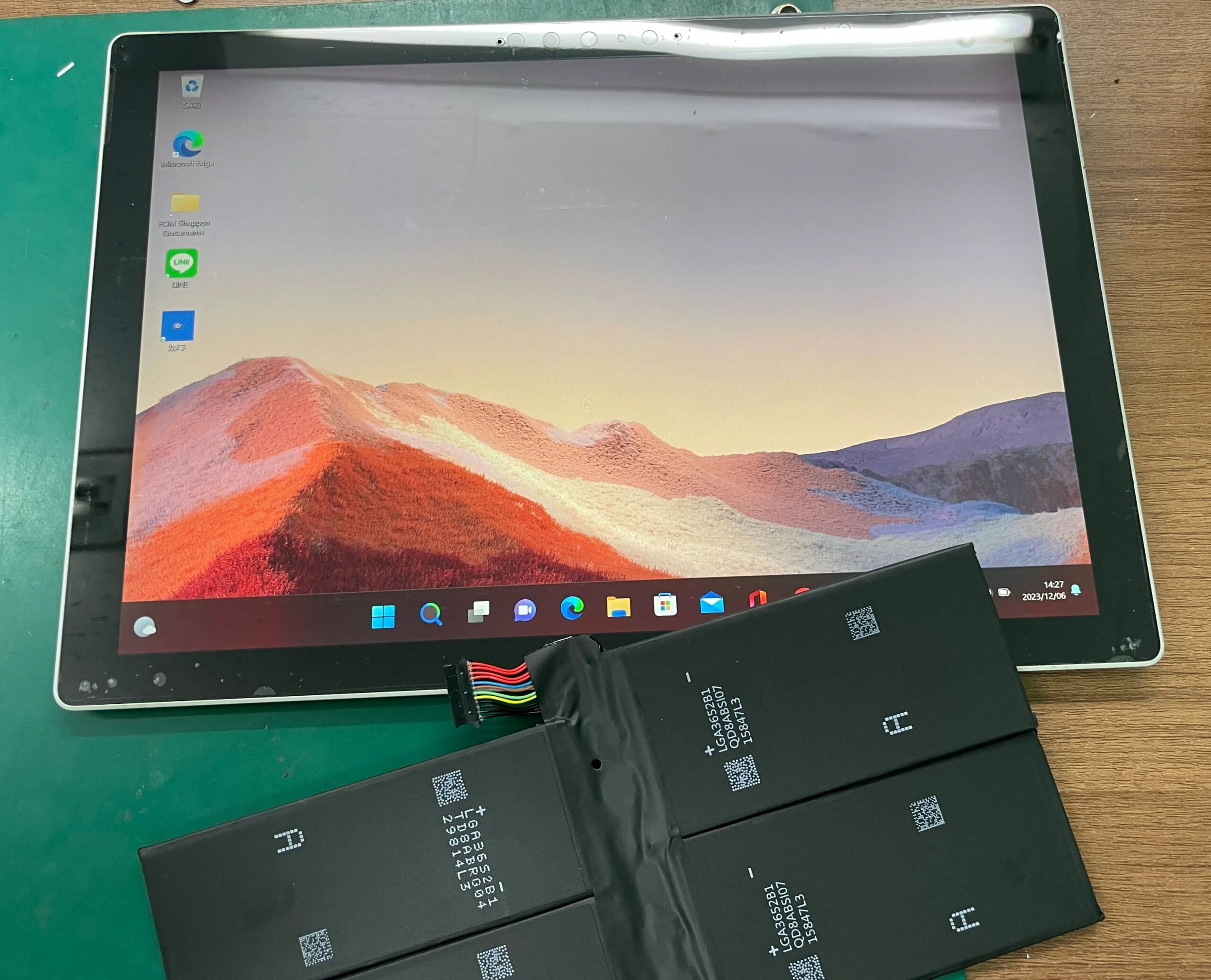 Surface Laptop 5 15インチ バッテリー交換 — 修理の様子