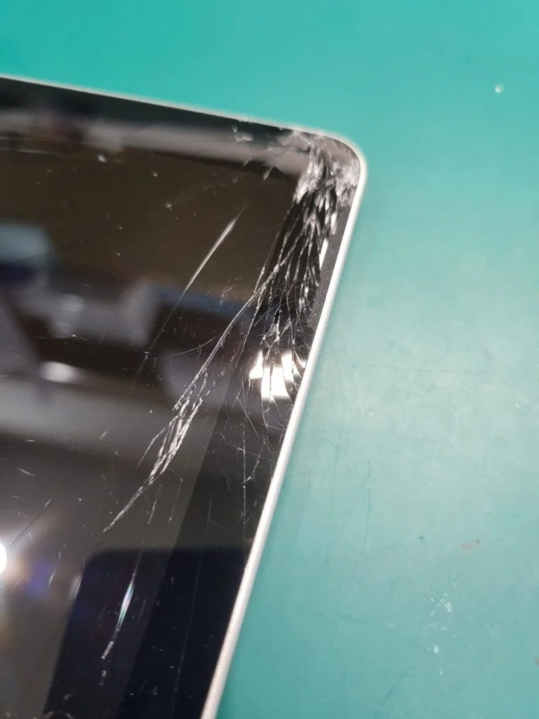 Surface Go 2 液晶修理 — 修理の様子