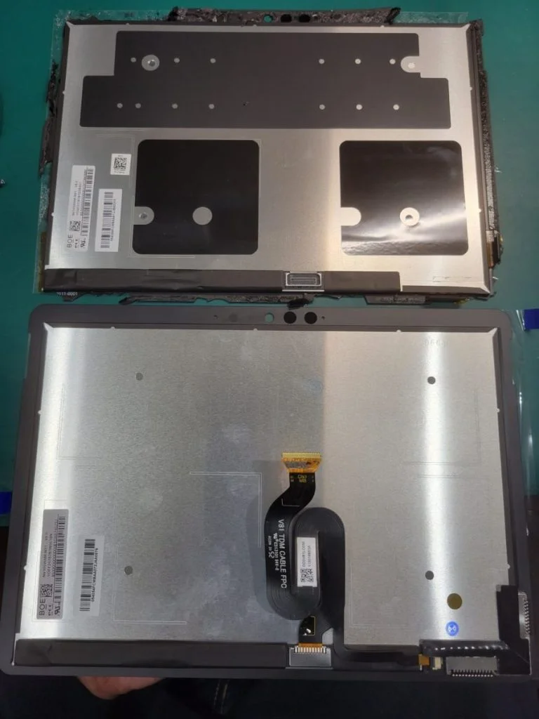 Surface Pro 8 液晶修理 — 修理の様子