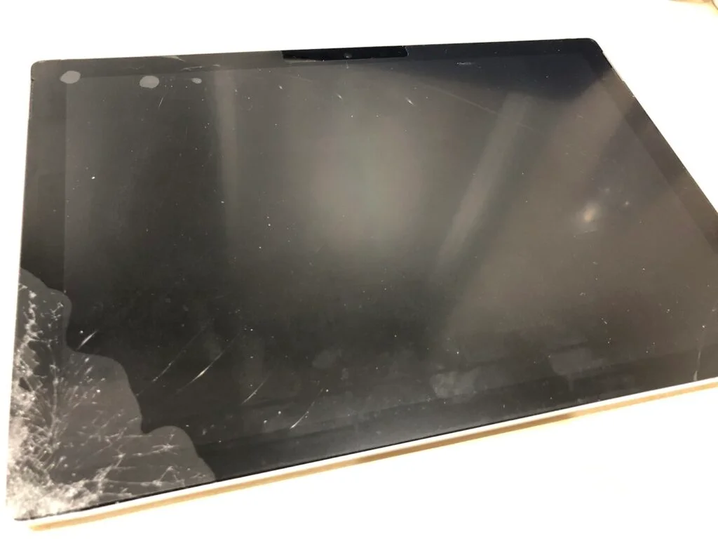 Surface Book 2 13インチ ガラス割れ修理 即日対応 | スマホ修理工房 東京店