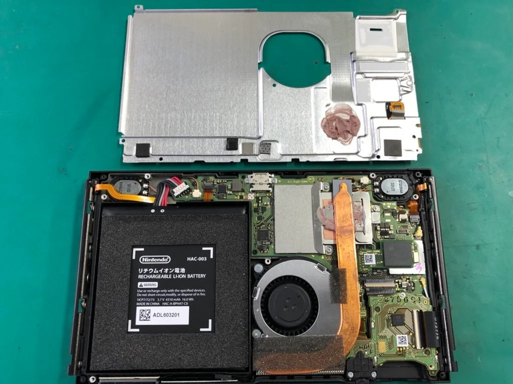 Nintendo Switch Lite 無線 WiFi修理 — 修理の様子