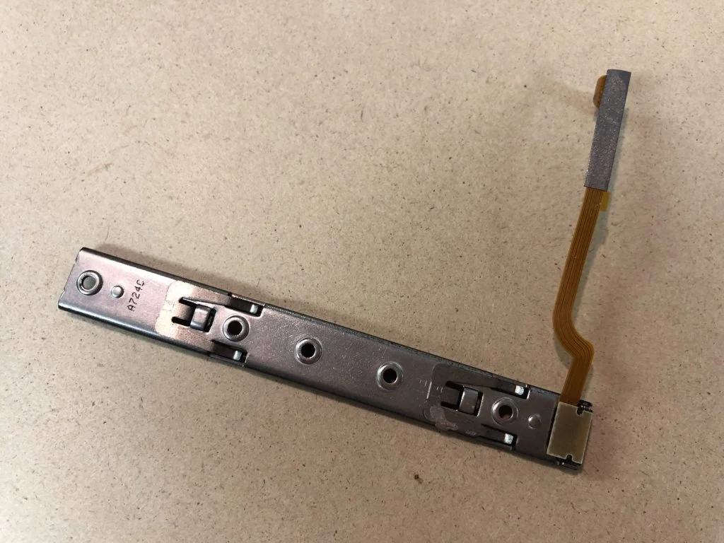 Nintendo Switch Lite ボタン修理 — 修理の様子