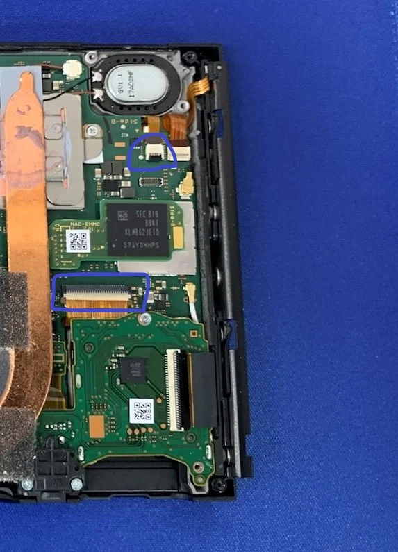 Nintendo Switch Lite 液晶修理 — 修理の様子
