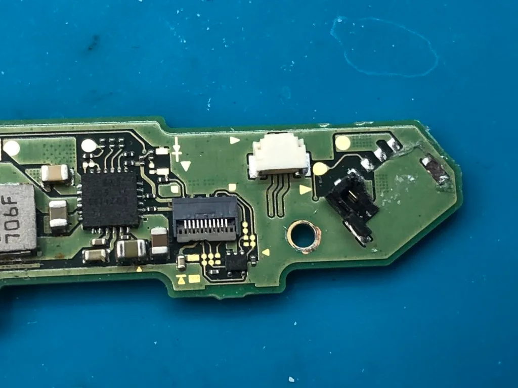 Nintendo Switch バッテリー交換 — 修理の様子